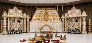 ชุดรูปแบบนกยูงของสตรอเบอรี่งานแต่งงานแบบแมนดั๊กมงกงกุฎแต่งงานแบบดั้งเดิม - Product Image 2