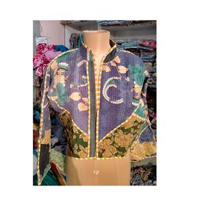 Chaqueta de Invierno Reversible y Transpirable Acolchada Kantha de Colores Surtidos Vintage para Mujer, Hecha a Mano con Algodón, Talla Única, Textiles Jaif - Product Image 1