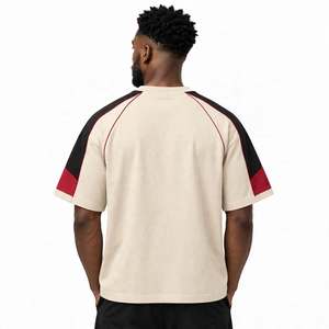 T-shirt Boxy Exclusif pour Homme : Coupe Carrée Moderne et Détails Minimalistes pour Collections de Mode Premium - Product Image 3