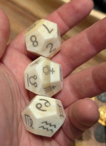 Jeu de dés en os, finition polie, chiffres précis, cubes durables, ensemble de jeu de table classique - Product Image 3