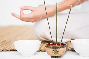 Brûleur d'encens polyvalent en cuivre massif fait main, petit bol pentagramme pour fumigation et offrandes, par Indian Consigners - Product Image 5