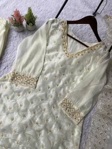 Prix d'usine OEM – Ensemble Sharara en soie blanche de qualité supérieure avec broderies florales, tenue ethnique indienne traditionnelle, ensemble Kurti prêt-à-porter, vente en gros - Product Image 4