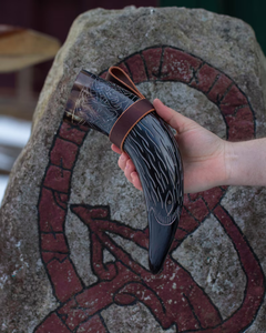 Cuerno Vikingo para Beber de PERFECT ENTERPRISES con Soporte Metálico, Cuerno Artesanal Genuino Estilo Amoroso para Cerveza/Vino, Regalo Empresarial - Product Image 5