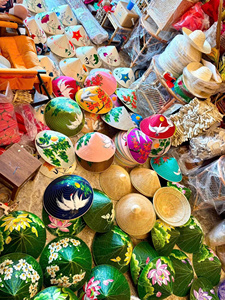 หมวกทรงกรวยใบปาล์มแบบดั้งเดิมของเวียดนาม หมวกไม้ไผ่ ของตกแต่งบ้าน งานฝีมือทำมือ 100% งานฝีมือไม้ไผ่แบบกำหนดเอง นอมลา เวียดนาม จากโรงงาน - Product Image 5