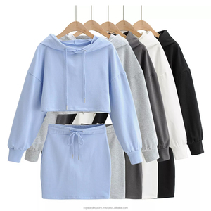 Robe à capuche taille plus personnalisée pour femmes ensemble pour femmes ensemble deux pièces d'été pour le sport ensemble OEM robe à capuche courte et short - Product Image 1