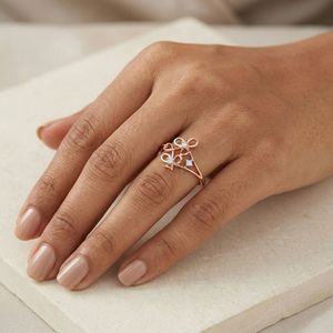 Anillo de oro rosa de lujo con diamantes redondos brillantes naturales de 0.04 ct, color HI, claridad VS SI, proveedor mayorista de joyería fina - Product Image 1