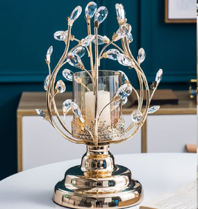 Porte-bougies festifs en forme de gobelets dorés avec décorations de verdure et de rubans. Style élégant disponible à prix de gros. - Product Image 5