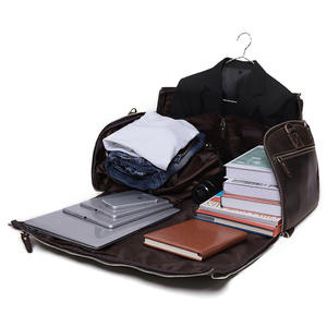 MAKUM Bolsa de Viaje/Deportiva de Cuero Genuino Negro, Unisex, Correa de Hombro Ajustable, Decoración con Cadenas y Cremallera, Ecológica - Product Image 2