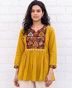 Kurti de Rayón Amarillo para Mujer con Encaje Gamthi Kodi, Corte Regular, Largo hasta la Rodilla, Estilo Étnico Informal, Estilo India Pakistán, Reciclado - Product Image 1