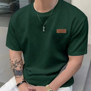 เสื้อยืดลำลองผู้ชายแขนสั้น ผ้าถักเนื้อสัมผัสพิเศษ สไตล์หรูหรา ผลิตจากโพลีเอสเตอร์/คอตตอน 100%  รับผลิตตามแบบ  แห้งเร็ว น้ำหนักเบา เป็นมิตรต่อสิ่งแวดล้อม - Product Image 1