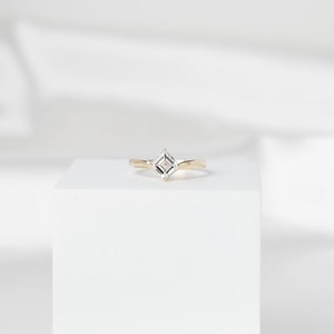 แหวนเพชรทรง Asscher 1 กะรัต เพาะเลี้ยงในห้องปฏิบัติการ สี F ความสะอาด VVS2 รับรองโดย IGI ทองคำ 14K สีเหลือง แหวนหมั้นเพชรเม็ดเดี่ยว เครื่องประดับสุดหรู - Product Image 1