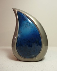 Urne funéraire bleue en forme de larme avec motif cœur argenté pour le stockage des cendres d'un adulte, urne en forme de larme pour cendres humaines - Product Image 6