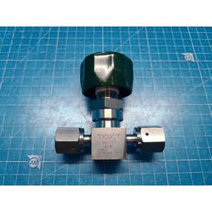 Valve TKSCT 316L 10K 1/4 S371410079093 ultra haute pureté, utilisée comme telle, pièces d'équipement semi-conducteur d'occasion - Product Image 2