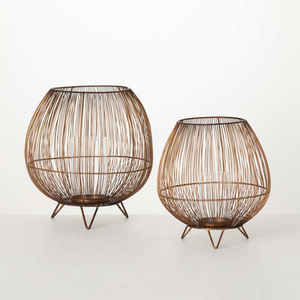 Lanterne en fer créée pour un design d'intérieur de style ancien et une éclairage doux pour enrichir l'ambiance d'un coin de la maison, idéale pour la décoration et l'éclairage au sol. - Product Image 6