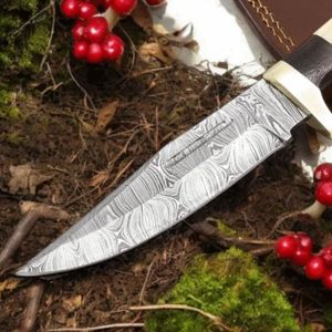Cuchillos de Caza Damasco Personalizados con Hoja de Patrón Único, Mango Ergonómico de Madera Oscura y Funda de Cuero Marrón Hecha a Mano - Product Image 6
