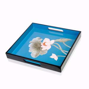 Bandeja Decorativa Premium con Borde Festoneado, Bandeja de Madera Lacada Pintada a Mano, Bandeja para Servir, Regalo de Boda - Product Image 1