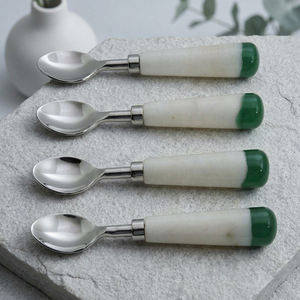 Juego de 4 Cucharas de Acero Inoxidable con Mangos de Cerámica Blanca y Puntas Verdes, Diseño Clásico Ecológico para Fiestas, Alta Calidad FAIZA CRAFT - Product Image 1