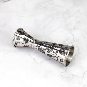 Jigger de Bar de Metal con Grabado Tiki Hawaiano, 30ml/60ml (1+2oz), Doble Cara, para Medir Vino y Cócteles, con Marcas de Escala - Product Image 3