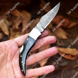 Navaja de bolsillo plegable profesional de acero de Damasco hecha a mano con mango de madera Pakka, hoja biselada, funda de cuero, venta al por mayor OBM, cierre trasero - Product Image 2