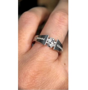 Anillo de compromiso Hiphop de oro blanco de 14K con diamante cultivado en laboratorio de 1.50CT APRICOT JEWELS, certificado IGI, joyería nupcial moderna - Product Image 1