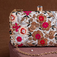 Pochette en soie Zardozi ornée de motifs floraux, motif demi-lune, design classique, perles douces faites à la main, sac de soirée indien, décontracté