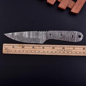 Lame de couteau Skinner en acier Damas de 8 pouces, vierge, pour la fabrication de couteaux personnalisés, en acier à haute teneur en carbone forgé à la main - Product Image 2