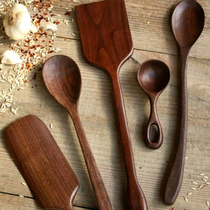 ชุดอุปกรณ์ครัวไม้สักธรรมชาติ พร้อมที่วางช้อน-ช้อนทำอาหารจับถนัดมือ และที่วางอุปกรณ์ทำครัว คอลเลคชั่นงานแฮนด์เมด - Product Image 1