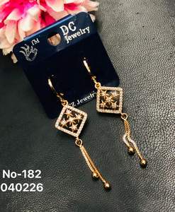 Pendientes de Acero Inoxidable Chapados en Oro con Circonitas Cúbicas |   Pendientes de circonita cúbica con diseño geométrico de moda para mujer - Product Image 3