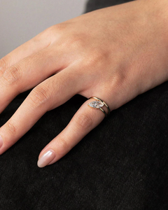 Anillo de banda abierta con diamante marquesa de 1 quilate (10x5mm) cultivado en laboratorio, certificado IGI D VS1, de oro amarillo de 14K, anillo solitario de banda dividida cruzada - Product Image 5