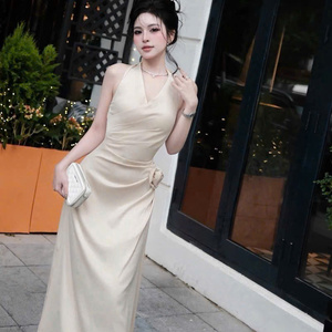 เดรสยาวทรงสวยสง่า เรียบหรู สำหรับผู้หญิง ผ้าซิลค์ ซักได้ ใส่สบาย เหมาะสำหรับโอกาสต่างๆ ทั้งแบบลำลองและเป็นทางการ  ทรงเข้ารูปช่วงเอว - Product Image 2