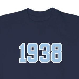 เสื้อสเวตเชิ้ตคอกลมแขนยาวสำหรับเด็ก รุ่น Custom Kids 1938 ผ้าฟลีซปักลายปี ดีไซน์สบายๆ เหมาะสำหรับเด็กผู้ชาย - Product Image 3