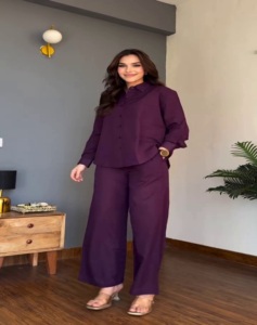 Conjunto Casual Elegante para Chicas, Camisa con Cuello en V y Mangas Largas con Pantalón, Diseño Color Block Sólido, Alta Demanda, de la India - Product Image 1