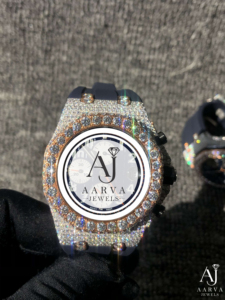 AARVA JEWELS นาฬิกาโครโนกราฟประดับเพชรสำหรับผู้ชาย 43 มม. คริสตัลแซฟไฟร์ อะนาล็อก ตัวเรือนสแตนเลส สายยาง - Product Image 1