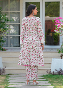 ชุดคุรตะพร้อมกางเกงผ้าปักลายขาวแบบบล็อกพิมพ์ด้วยมือ บูติ จาล - Product Image 3