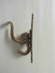 Gancho de Pared de Metal de Latón Hecho a Mano, Diseño Multifuncional, Fácil de Instalar, Acabado Dorado para Hogar de Lujo - Product Image 6
