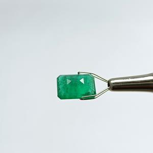 Esmeralda Octogonal Verde de 5.21 Quilates de Zambia - Product Image 3