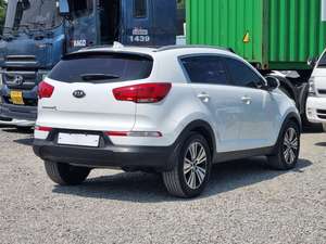 รถ SUV ฮุนได สปอร์ตเทจ ปี 2016 สีขาวสะอาด รถมือสอง ทนทาน เครื่องยนต์ดีเซล เกียร์ออโต้ คอมแพค ครอสโอเวอร์ 5 ประตู พร้อมหลังคาซันรูฟ - Product Image 2