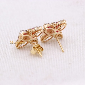 Pendientes de tuerca florales de oro amarillo de 14k con rubí marquesa natural y diamantes al por mayor Memoria Jewels - Product Image 3