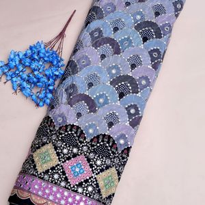 ผ้าไหมเครปธรรมชาติ AMBICA PRINT สีดำชาร์โคลพาสเทลลายสแกลลอป แบนดานี น้ำหนักปานกลาง ทอประดับเลื่อมและกระจก - Product Image 1