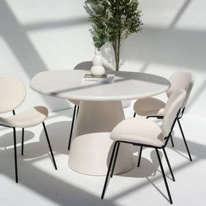 Table à manger en micro-béton Vandana Aureo Pebble avec un design sculpté moderne - Product Image 6