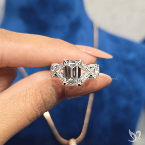 แหวนหมั้นเพชรแล็บทรงเอเมอรัลด์ 3 กะรัต ดีไซน์เกลียวประดับเพชรแบบพาเว่ รับรองโดย IGI ตัวเรือนทองคำขาว 10K - Product Image 5