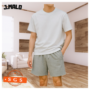 Pantalones cortos básicos de algodón no deformables para hombre. - Product Image 1