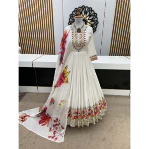 Vestido de fiesta de diseñador XL con Penti y Dupatta completamente cosidos - Product Image 2