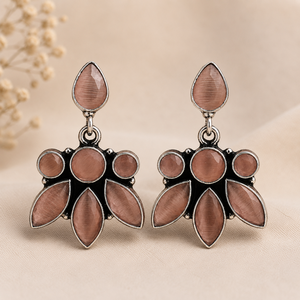Pendientes de tuerca bohemios de latón y acero inoxidable chapados en plata oxidada al por mayor con piedra Monalisa, hermoso diseño para mujer - Product Image 3