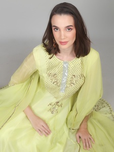 Ensemble de robe Anarkali 3 pièces pour femme, style décontracté, avec broderie Dana, collection ethnique Western Wear, choix intelligent. - Product Image 5