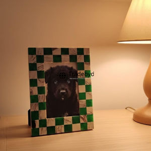 Elegante y Creativo Marco de Fotos Decorativo con Incrustaciones de Resina, Acabado Brillante de Primera Calidad, Hecho a Mano por Tradebyd - Product Image 1