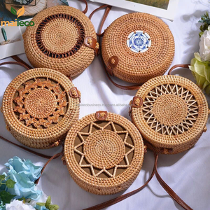 กระเป๋าหวายทรงกลมบาหลีแฮนด์เมดจากเวียดนามกระเป๋าฟางสานแบบลำลองมีกระดุมปิดกระเป๋าหวายทรงกลมจากหัตถกรรมเวียดนาม - Product Image 2