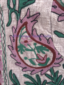 Chaqueta Bordada a Mano para Mujer, Diseño Floral Paisley Inspirado en Suzani, Estilo Boho Vintage - Product Image 4