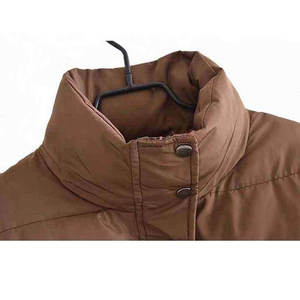 Chaqueta Acolchada Marrón con Cuello Alto, Cierre de Botones, Cortavientos, Abrigo de Invierno Unisex, Estilo Casual, Relleno Grueso de Poliéster - Product Image 2