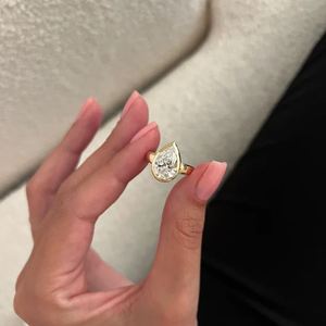 Anillo de Compromiso de Lujo con Diamante Cultivado en Laboratorio de 5 Quilates, Corte Pera, Certificado IGI, Engaste de Bisel, Anillo de Novia Solitario, Oro Blanco, Anillo de Boda - Product Image 5
